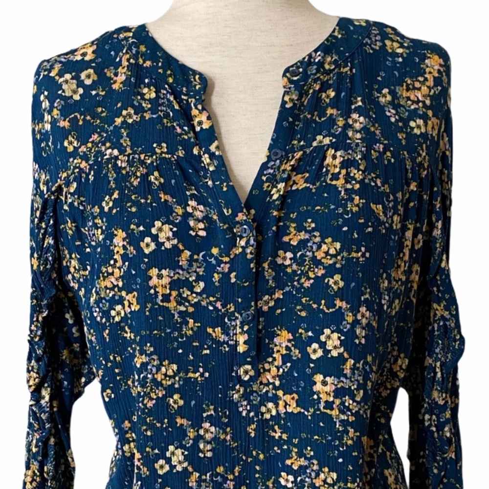 ⭐️ SOLD ⭐️ LAUREN CONRAD Floral Ruffle Blouse - Picture 3 of 10